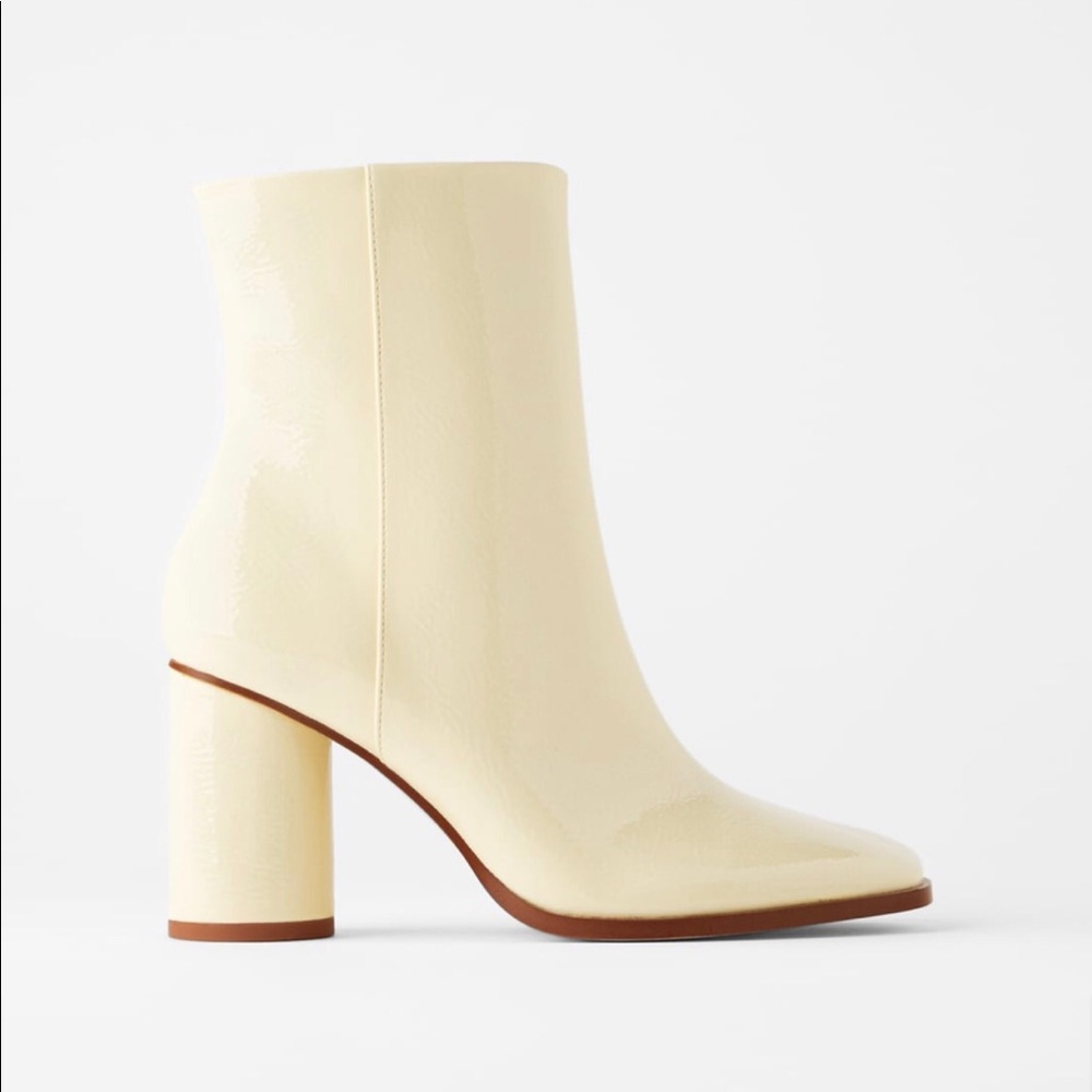 NEW! Zara OffWhite Patent Leather Boots Size 6